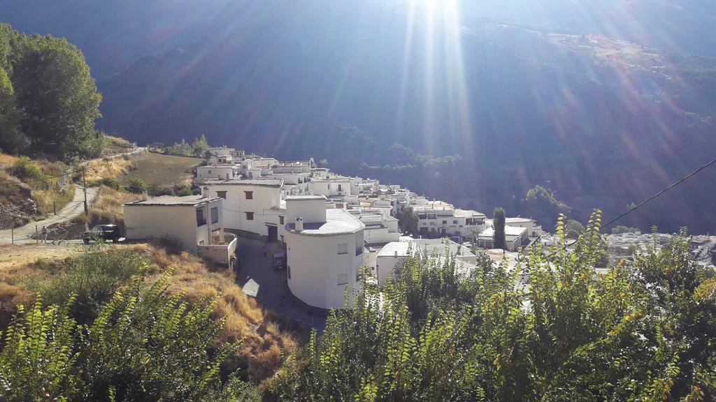 La Casa De La Bombilla Verde Trevélez Exteriör bild