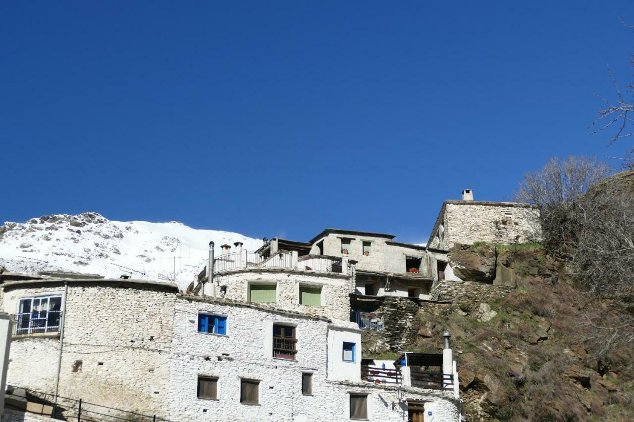 La Casa De La Bombilla Verde Trevélez Exteriör bild